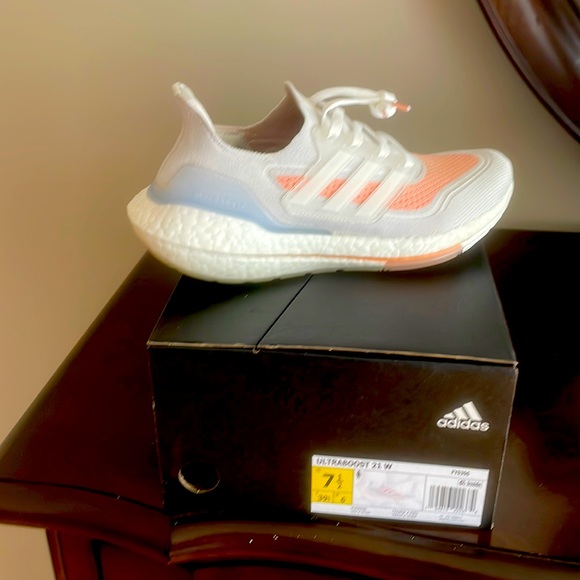Ultraboost 21 W, size 7.5 - Picture 1 of 6
